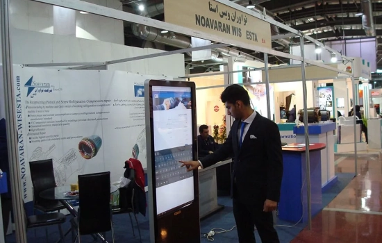 هم‌افزایی فناوری و تجارت: تحلیل اجاره میز و استند لمسی کاواک به نوآوران ویستا