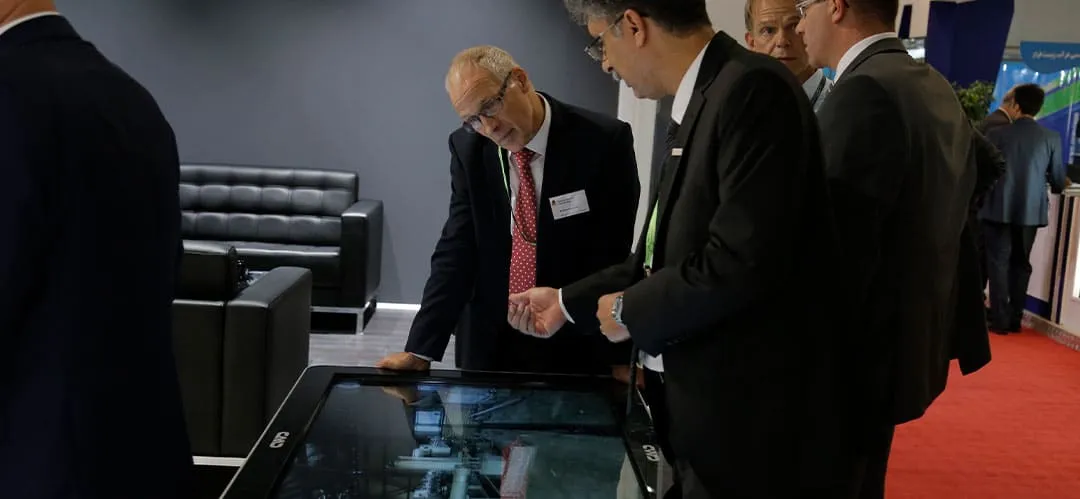 اجاره میز لمسی