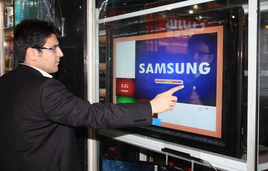 اولین نمایشگر لمسی بزرگ ایران در فروشگاه لوتوس؛ داستان شروع یک کسب‌وکار متفاوت