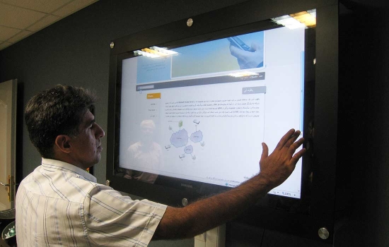 از دفتر مدیرعامل تا استودیوی تلویزیون؛ ماجرای یه نمایشگر لمسی