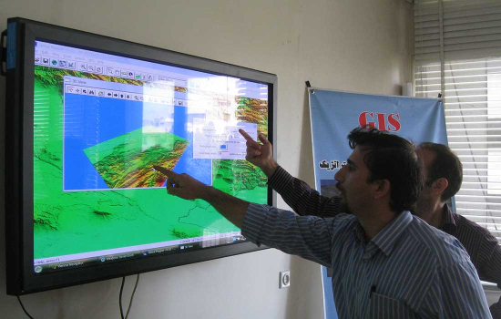تبدیل نمایشگر صنعتی پلاسما پاناسونیک به نمایشگر لمسی مادون قرمز در سازمان جغرافیایی نیروهای مسلح