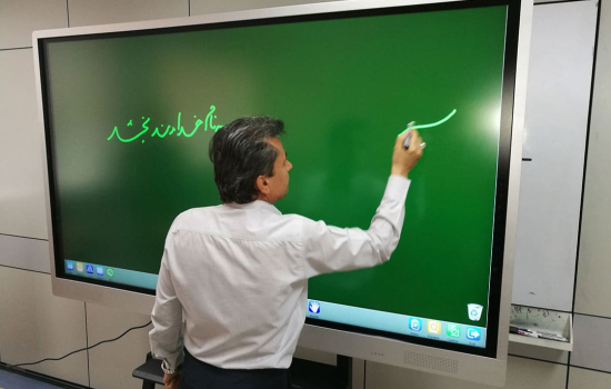 با نصب و راه‌اندازی نمایشگر لمسی ۸۶ اینچی کاواک در پتروشیمی نوری، امکان مدیریت تعاملی اطلاعات و ارائه خدمات سریع و دقیق به کارکنان فراهم شده