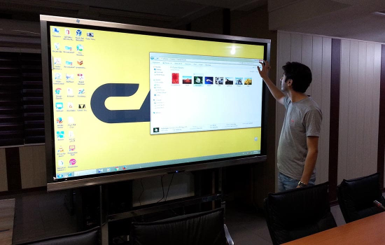 نصب و راه‌اندازی کامپیوتر لمسی 86 اینچی کاواک در سالن کنفرانس مجمع تشخیص مصلحت نظام | نمایشگر لمسی بزرگ کاواک