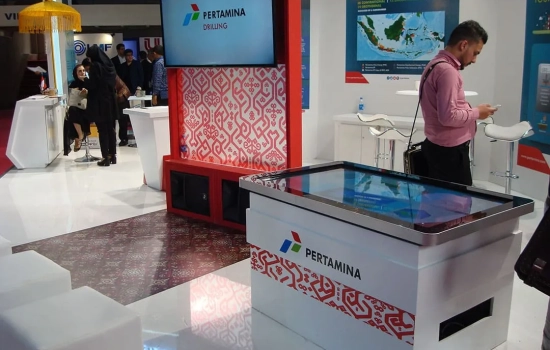 نمایشگرهای لمسی رومیزی و دیواری، عامل کلیدی موفقیت غرفه پرتامینا در نمایشگاه نفت بوده و بهصورت تعاملی با محصولات و خدمات آشنا شوند.