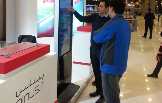 اجاره کیوسک لمسی ۴۷ اینچ مالتی تاچ برای غرفه ورزشی پیناس | کاواک