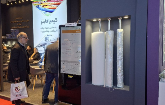 نقش استند لمسی کاواک در متمایز ساختن غرفه کیمیا اکسیر آدلی در فضای نمایشگاه.