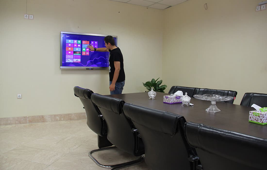 Cavac 65 inch IFPD at Fanava Card Office