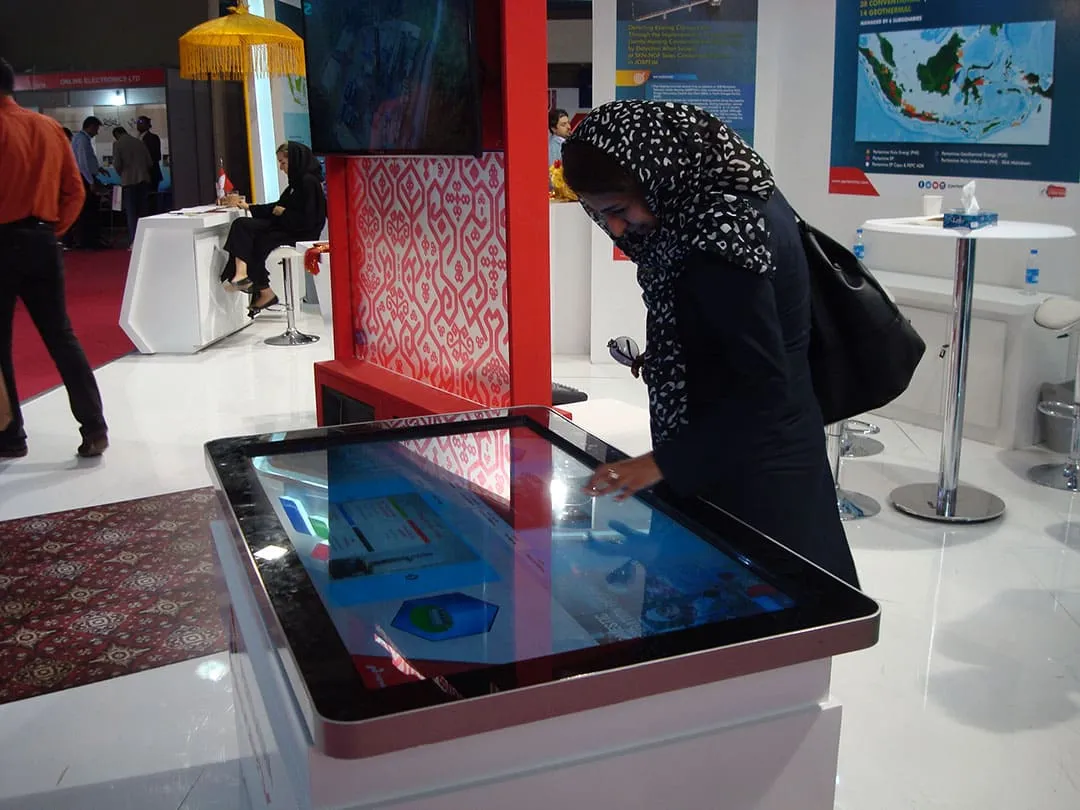 اجاره میز تاچ نمایشگاهی