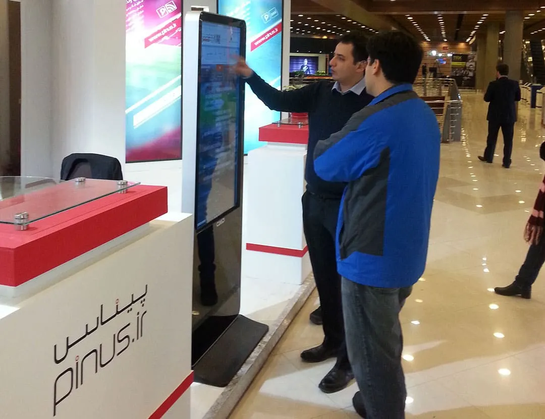 استند لمسی نمایشگاهی