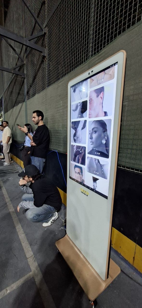 استند لمسی 43 اینچی