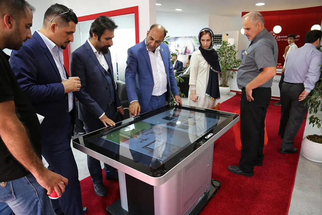 میز تاچ نمایشگاهی